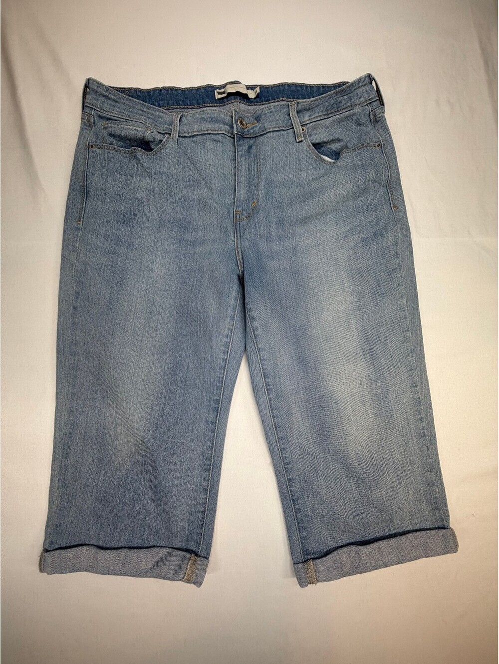 Levis Women's Denim Capri 5-Pocket Styling Light Wash High Rise Size 16 Blue